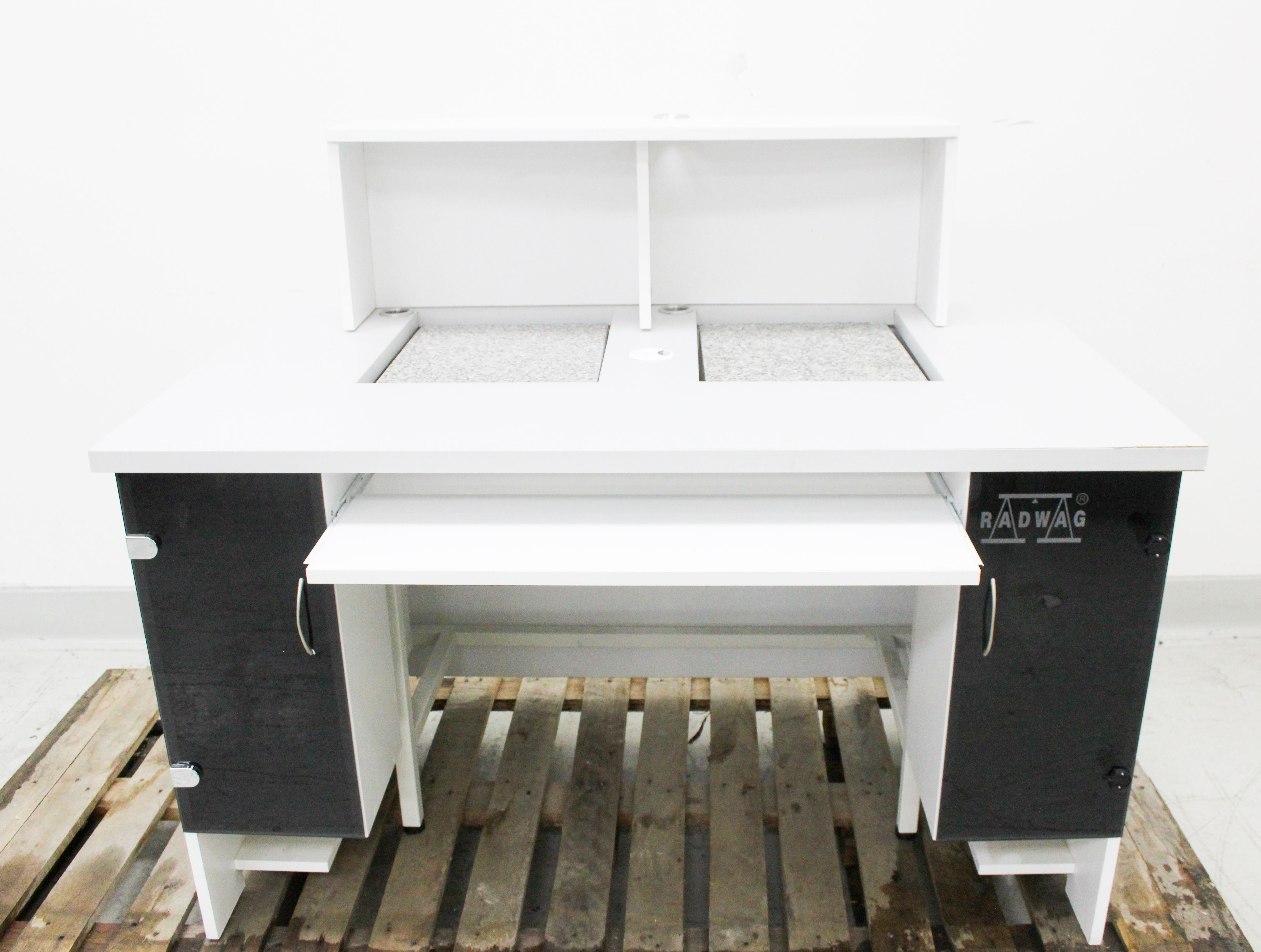 Radwag PSW Dual Workstation Anti Vibration Weighing Table Good USA