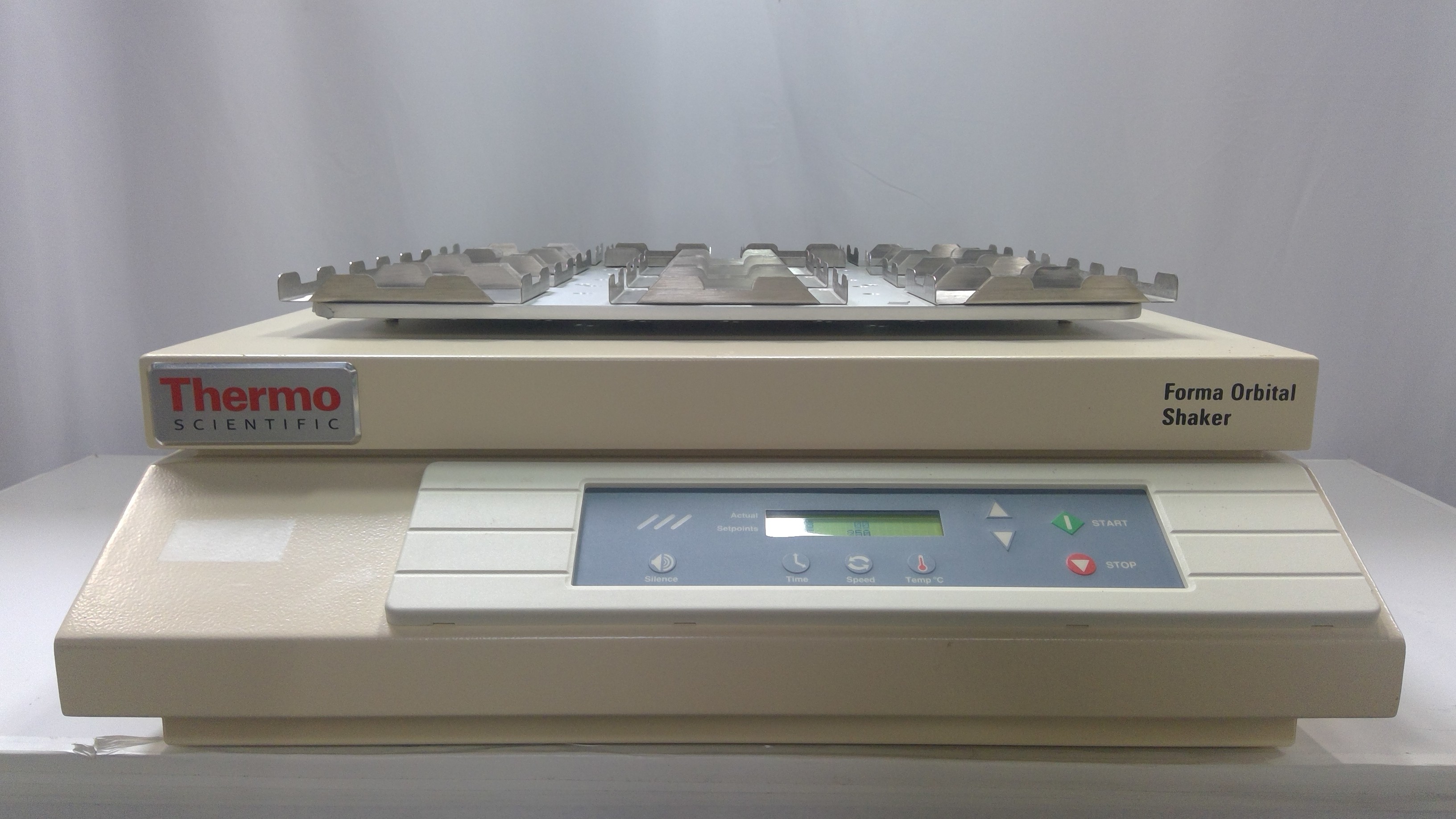 Thermo 416 Digital Orbital Shaker Lab Shaker 25-525 RPM 200 Hour Timer 144lb