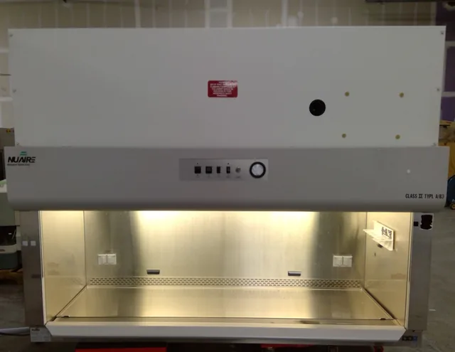 NuAire NU-425-600 Biosafety Cabinet 6ft - Airflow Control, HEPA Filters
