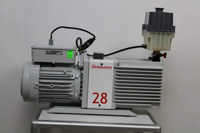 Edwards E2M28 Vacuum Pump 230V 50/60Hz Optimized for Lab & Industrial Use