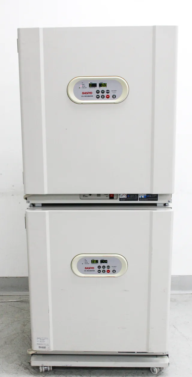 Sanyo MCO-20AIC CO2 Incubator Dual Stack 195L 50C 20% CO2 Control