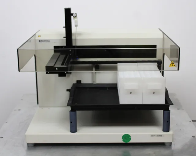 Hewlett Packard G1811A XY Autosampler with Stationary Racks & Tray 240V