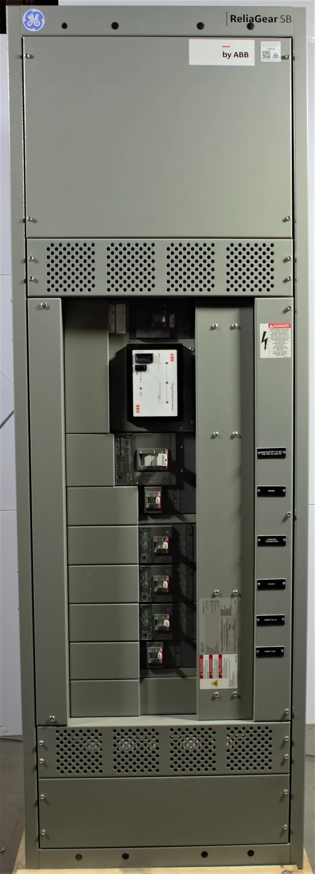 ABB ReliaGear neXT 600V Panelboard with TMAX XT Breakers