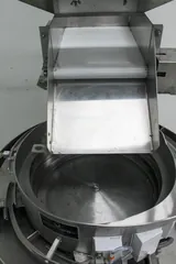 R-Tech Feeders 15-110AC-FC-B-H-CS Vibratory Bowl Feeder with Hopper