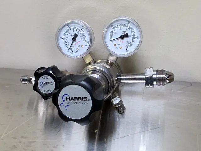 Harris HP 742 SS Inert Gas Regulator with Dual Gauges for Precision Flow