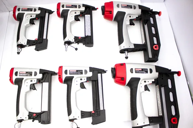 Craftsman 18 & 16 gage Air Staple gun oil Free Heavy-Duty Nailer Set