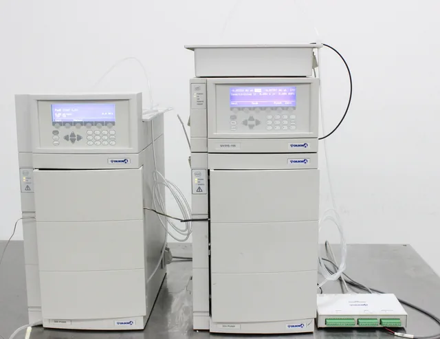 Gilson 333/334 HPLC Pumps with UV/VIS-155 Detector, 400 mL/min Flow Rate