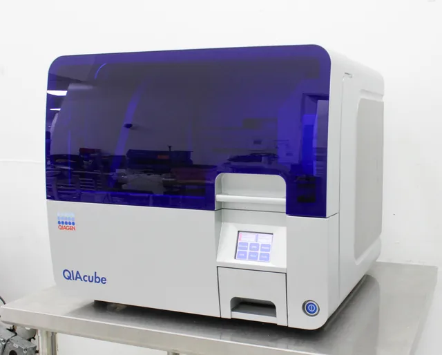 Qiagen QIAcube Automated Sample Processing System 100-120V, Touchscreen