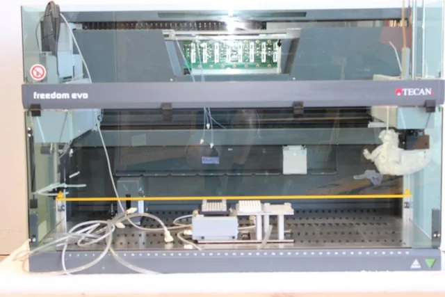 TECAN Freedom EVO-2 150 Base Liquid Handling Platform for Genomics & Drug Discovery