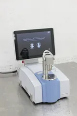 Bruker ALPHA II FT-IR Spectrometer 350-8000 cm-1 DLaTGS RockSolid cube-corner
