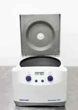 Eppendorf Centrifuge 5702 Centrifugation Device, 100-4400 RPM, 4 x 100mL Capacity