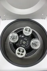 Eppendorf Centrifuge 5702 Low-Speed Centrifuge Up to 4400 RPM 100 mL Capacity