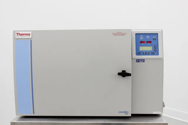 Thermo Scientific Midi CO2 Incubator 40 L Laboratory Incubator 120V 50/60Hz