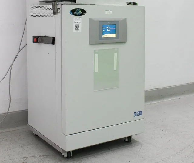 NuAire Microbiological CO2 Incubator NU-5820 with Direct Heat, 120V