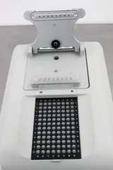 Thermo Scientific NanoDrop 8000 Spectrophotometer Microvolume Analysis