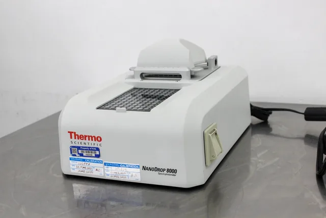 Thermo Scientific NanoDrop 8000 Spectrophotometer Microvolume Analysis