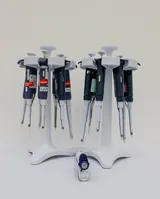 Rainin Manual Single-Channel Pipettes Set: 18 Pipettes & 2 Holders