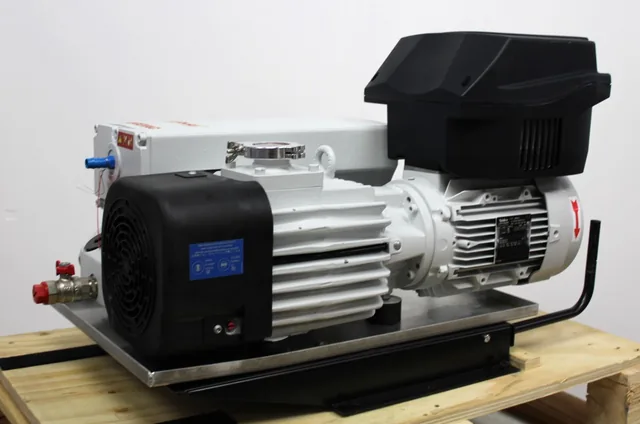 Leybold Sogevac SV 120 BIFC Vacuum Pump Inert Gas Rough Vacuum 200-240V