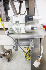 R-Tech Feeders 15-110AC-FC-B-H-CS Vibratory Bowl Feeder with Hopper - Efficient Parts Handling