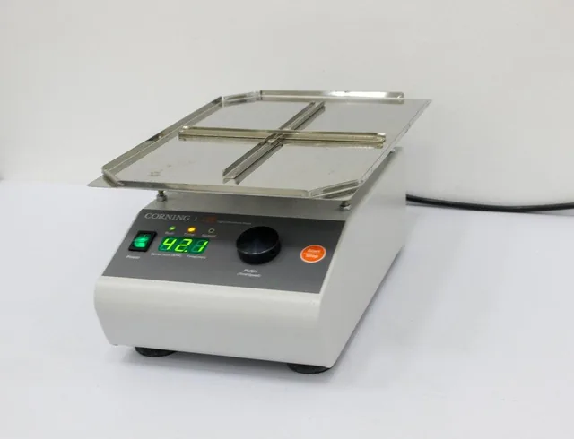 Corning 6780-4 Digital Shaker 4 Microp Very Good Condition