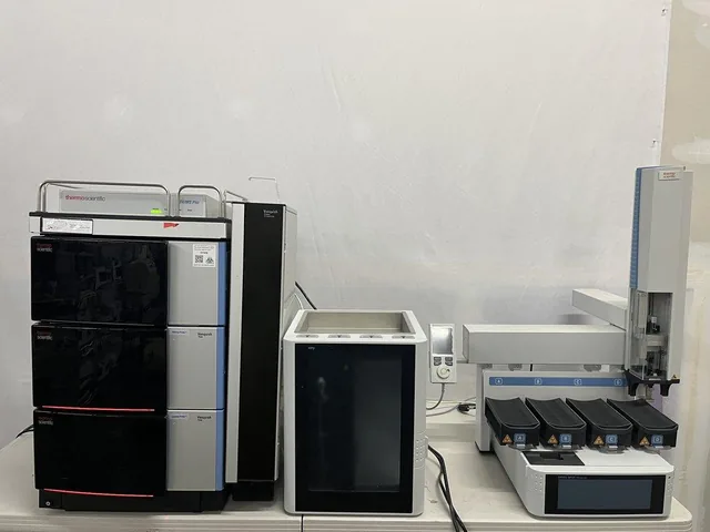 Thermo Scientific Vanquish Core HPLC System with Binary Pump and Solvent Rack