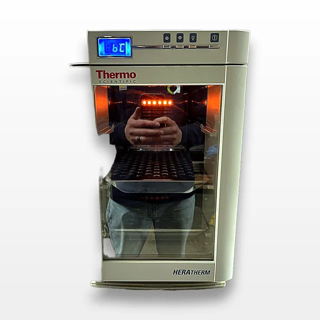 Thermo Scientific Heratherm IMC 18 Incubator Good Condition w/ Power-on Test