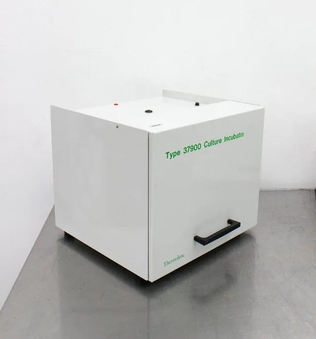 Barnstead/Thermolyne I37925 Culture Incubator with 120V Operation