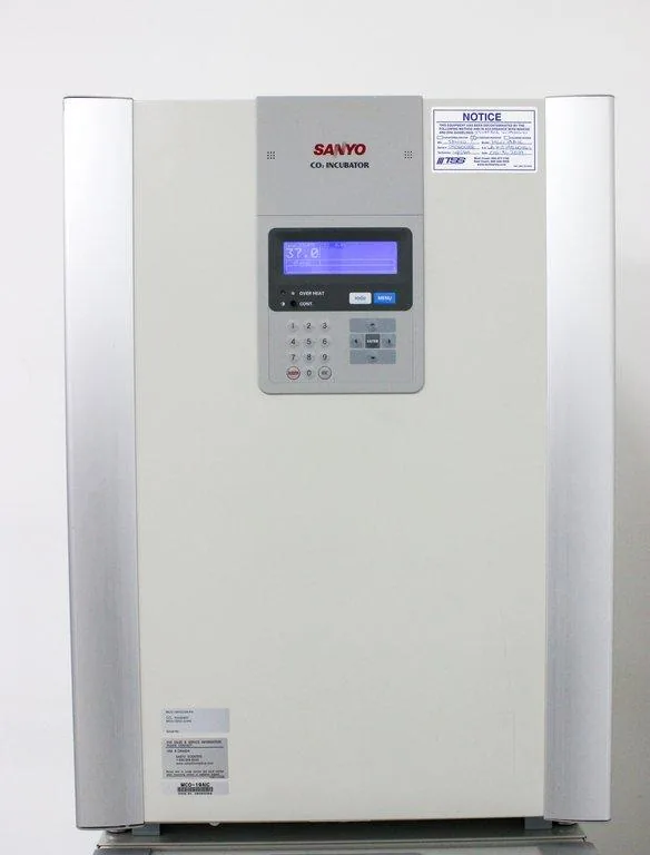 Sanyo MCO-19AIC CO2 Incubator with Direct Heat and Antibacterial Features