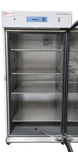 Thermo Scientific Large-Capacity Reach-In CO2 Incubator