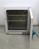 Kendro B12 Lab Incubator Ambient +5 to +70C 131L with 3 Shelves