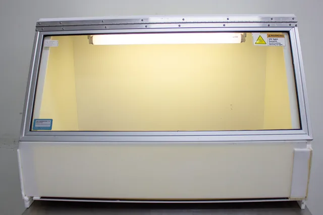 CBS Scientific P-036 PCR Workstation with UV and Fluorescent Lights