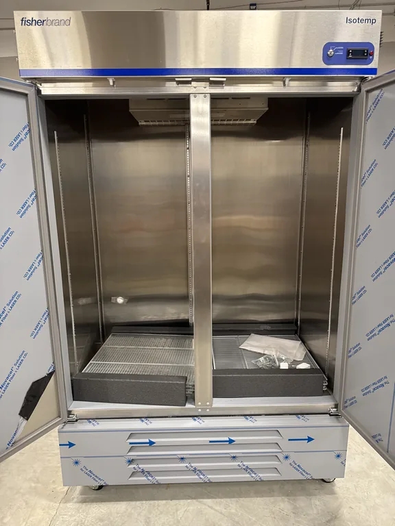 Fisherbrand GTFBG49FSSA Double Door Freezer in Excellent Condition