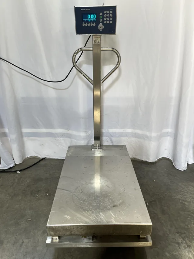 Mettler Toledo IND560 Harsh Weighing Terminal w/ Analog Output & Interfaces