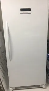 Frigidaire FKFH21F7HWD 20.6 Cu. Ft. Commercial Freezer -20C Used