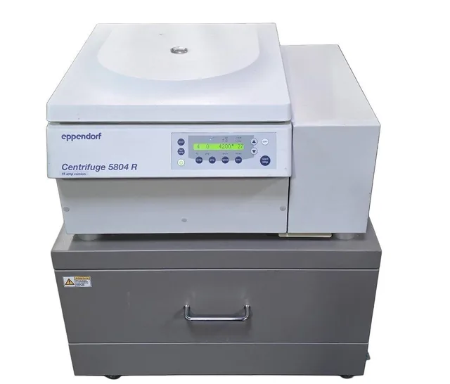 Eppendorf Refrigerated Centrifuge 5804R + Rotor