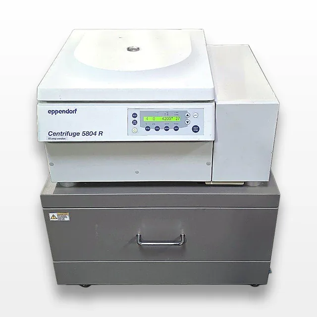 Eppendorf Refrigerated Centrifuge 5804R + Rotor