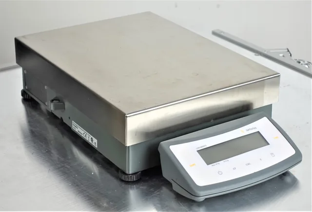 Sartorius CPA34001S Lab Bench Scale 34000g Capacity with Calibration