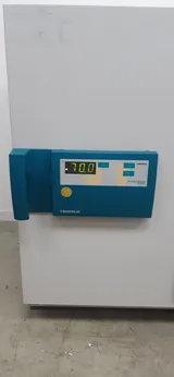 Kendro B12 Lab Incubator Ambient +5 to +70C 131L with 3 Shelves