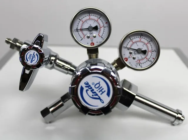 Linde C300/2A-3B Gas Pressure Regulator: Brass Housing, Max 200 BAR Input