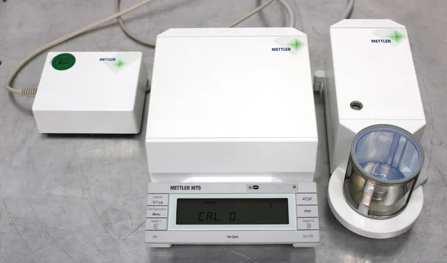 Mettler Toledo MT5 Analytical Microbalance 5.1g Capacity with RS232 Interface