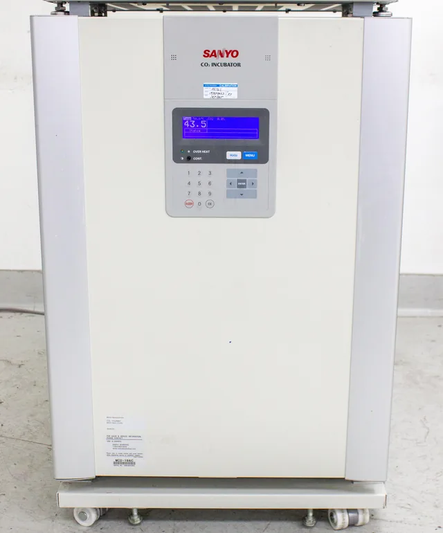 Sanyo MCO-19AIC CO2 Incubator with Antibacterial Interior, 170L Capacity