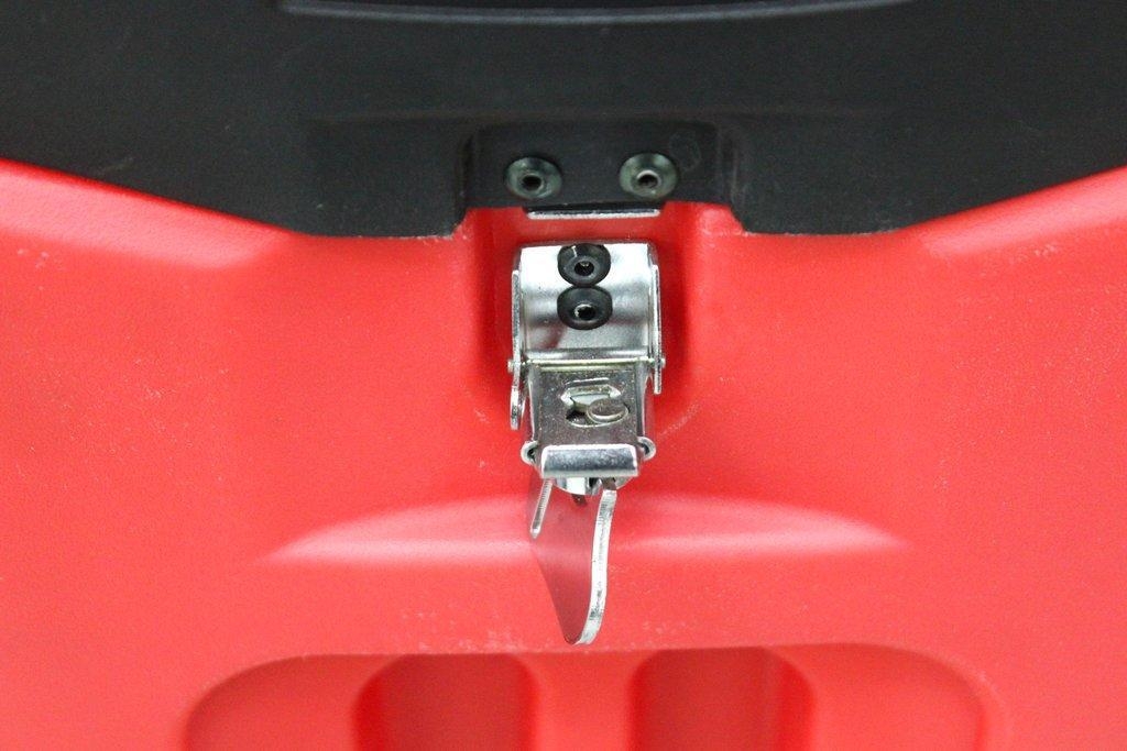 N/A CA900 Roto-Molded Shipping Case on Wheels with Storage, Very Good Condition