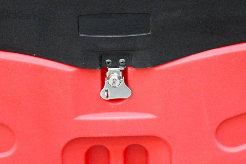 N/A CA900 Roto-Molded Shipping Case on Wheels with Storage, Very Good Condition