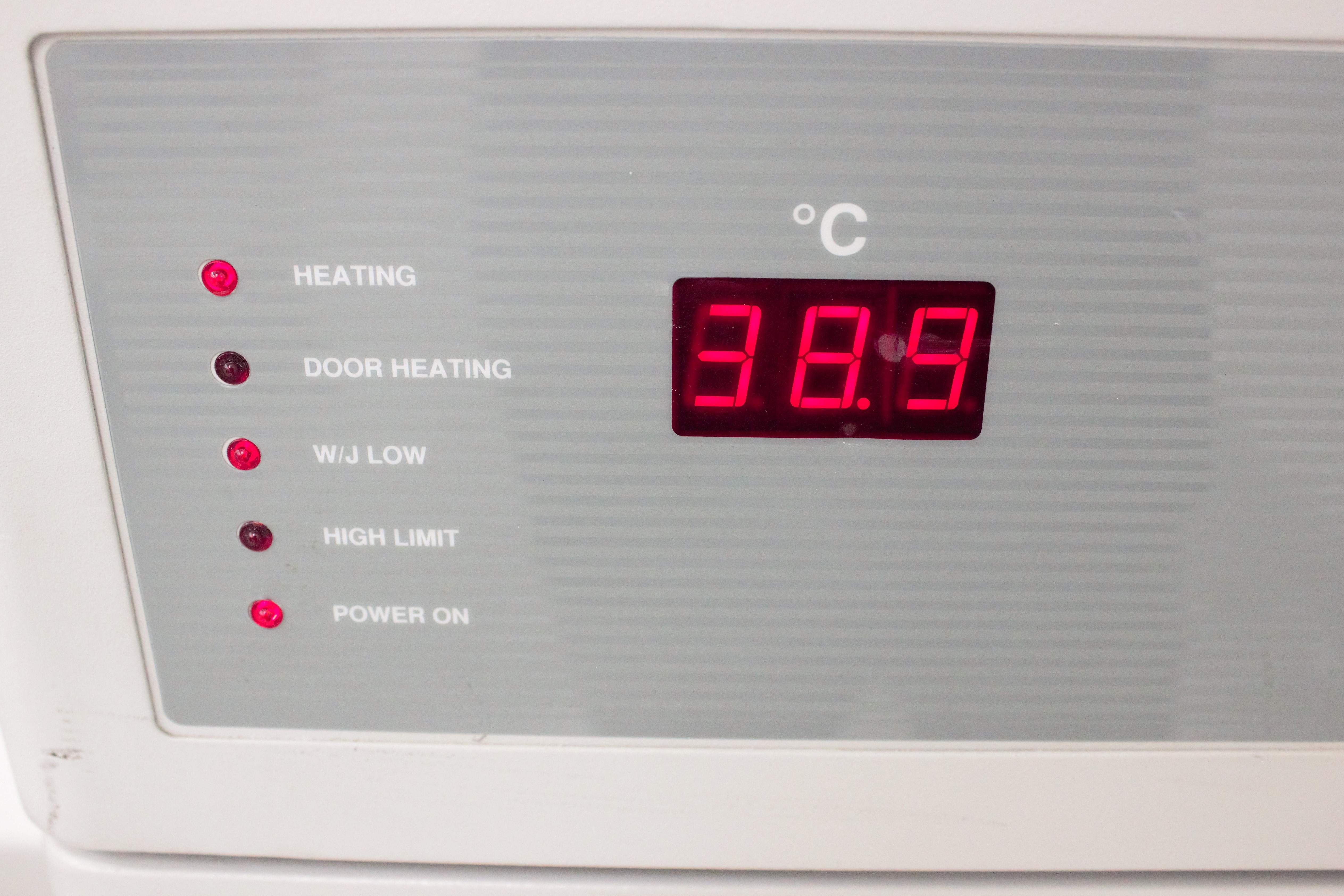 VWR 2450 CO2 Incubator Dual Stack Water Jacket 81cm 120V CO2 Digital Controls