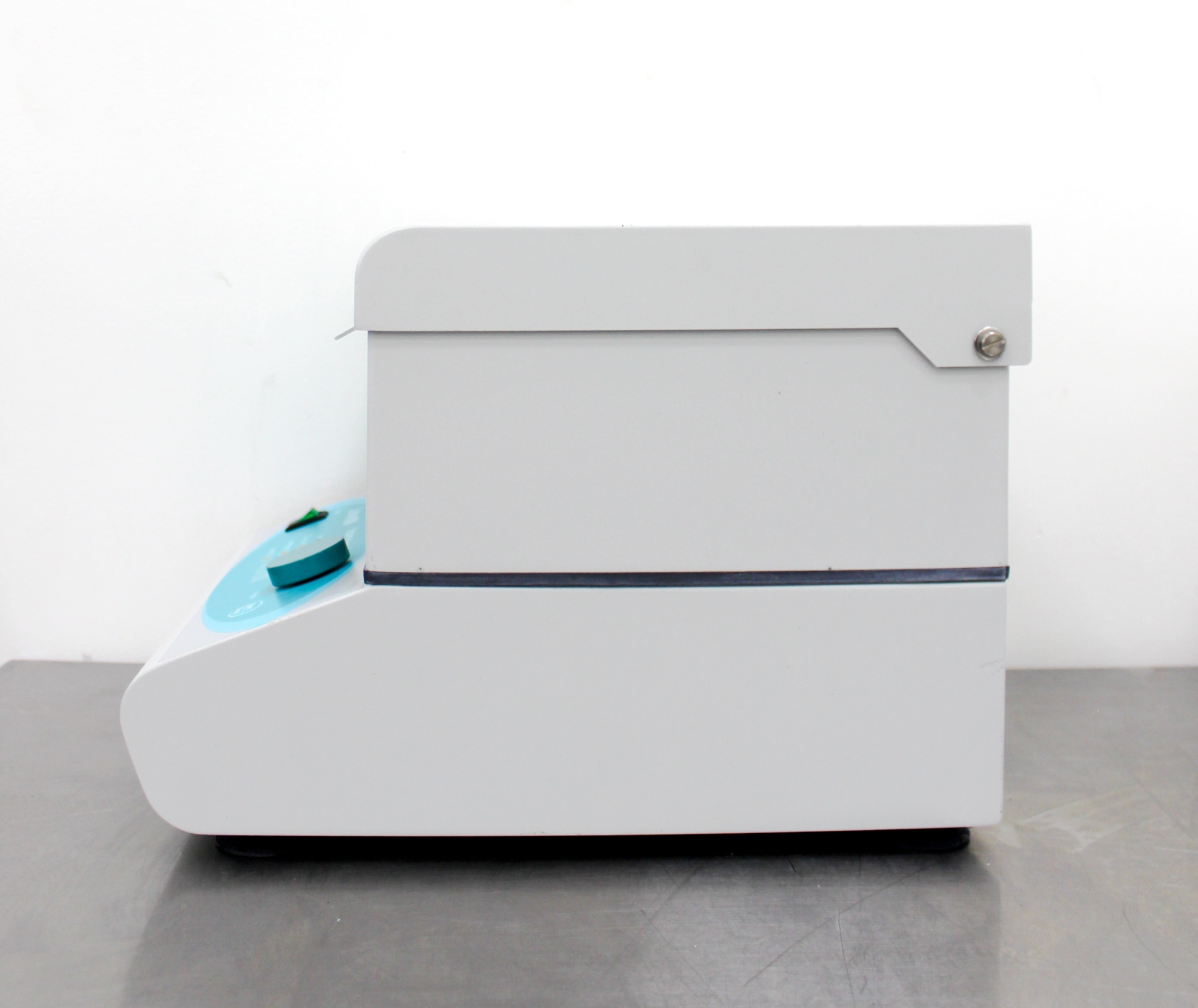 Labnet S2056-A Incubator Shaker Model Temperature Range 5C to 99C New 