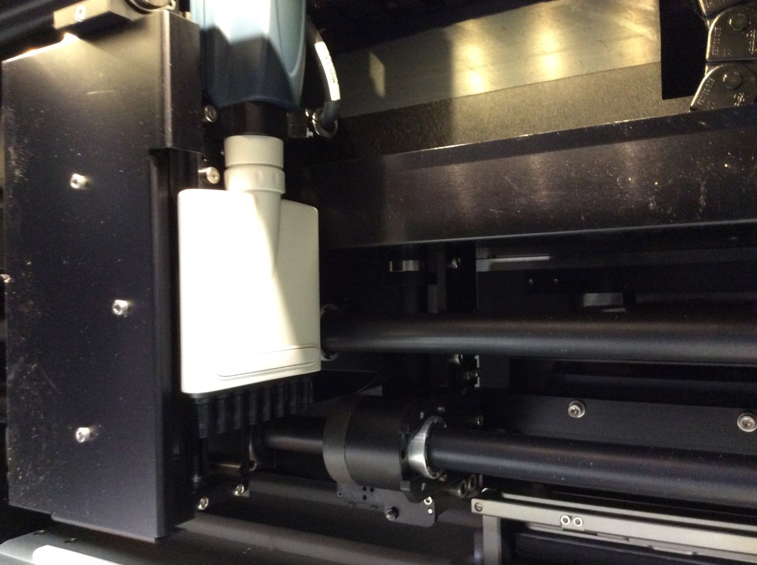 Invitrogen 2000DX Microarray System Walk-Away Automation For Labs