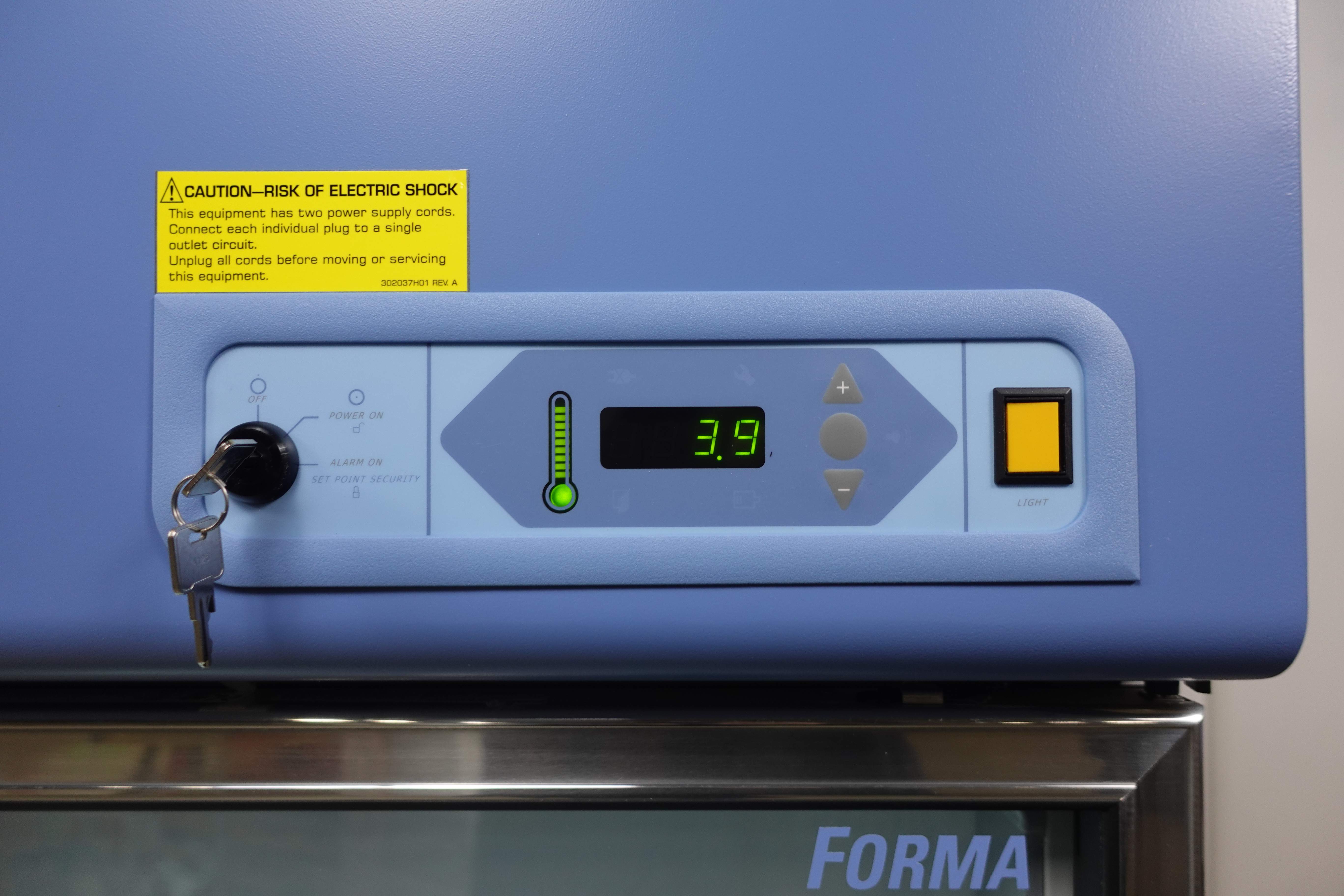 Thermo FRCR2304V 23.3 CU.FT. Refrigerator Forced Air Defrost LED Used