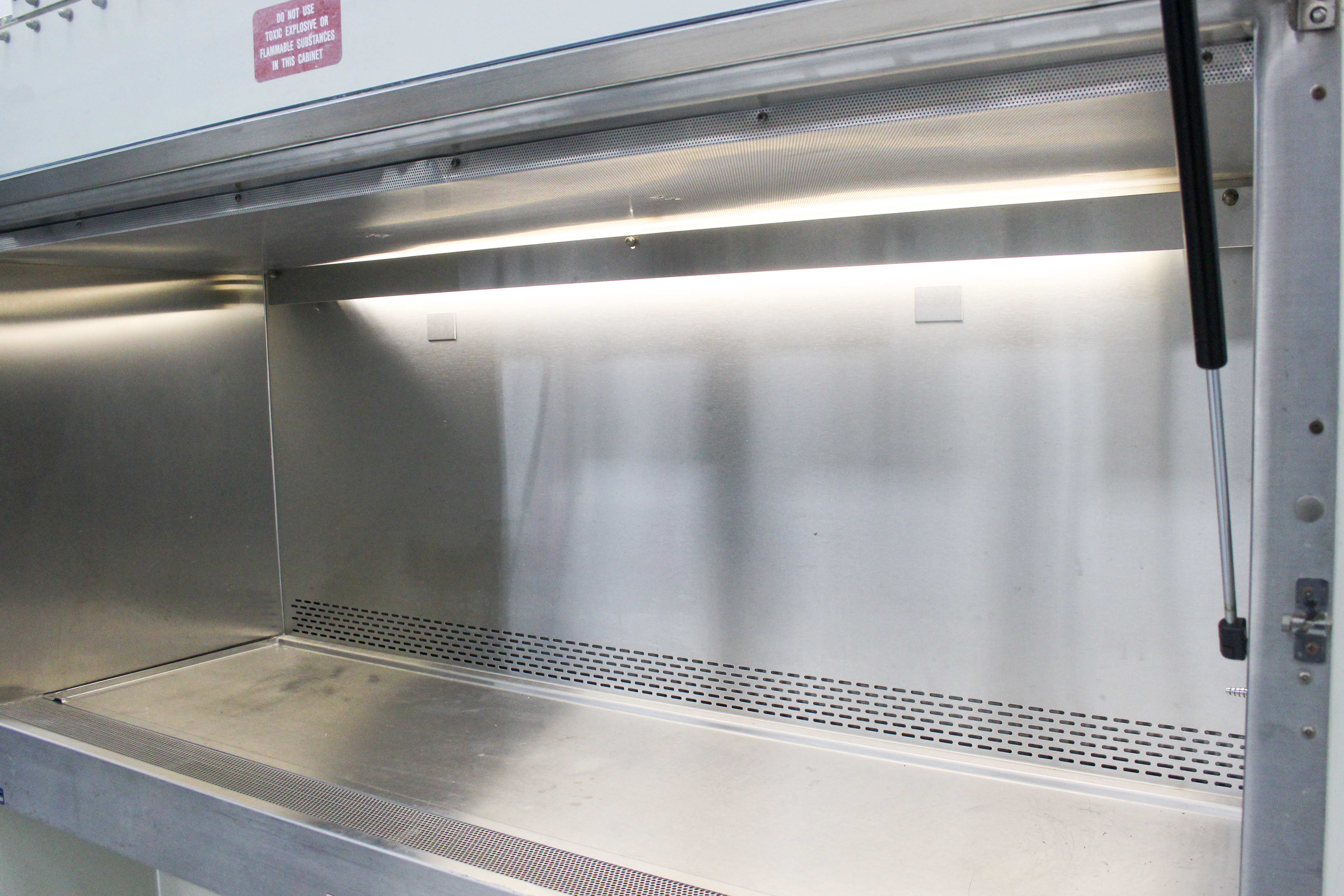 NuAire NU-602-600 Biosafety Cabinet 6ft Laminar Flow 105fpm Air Barrier