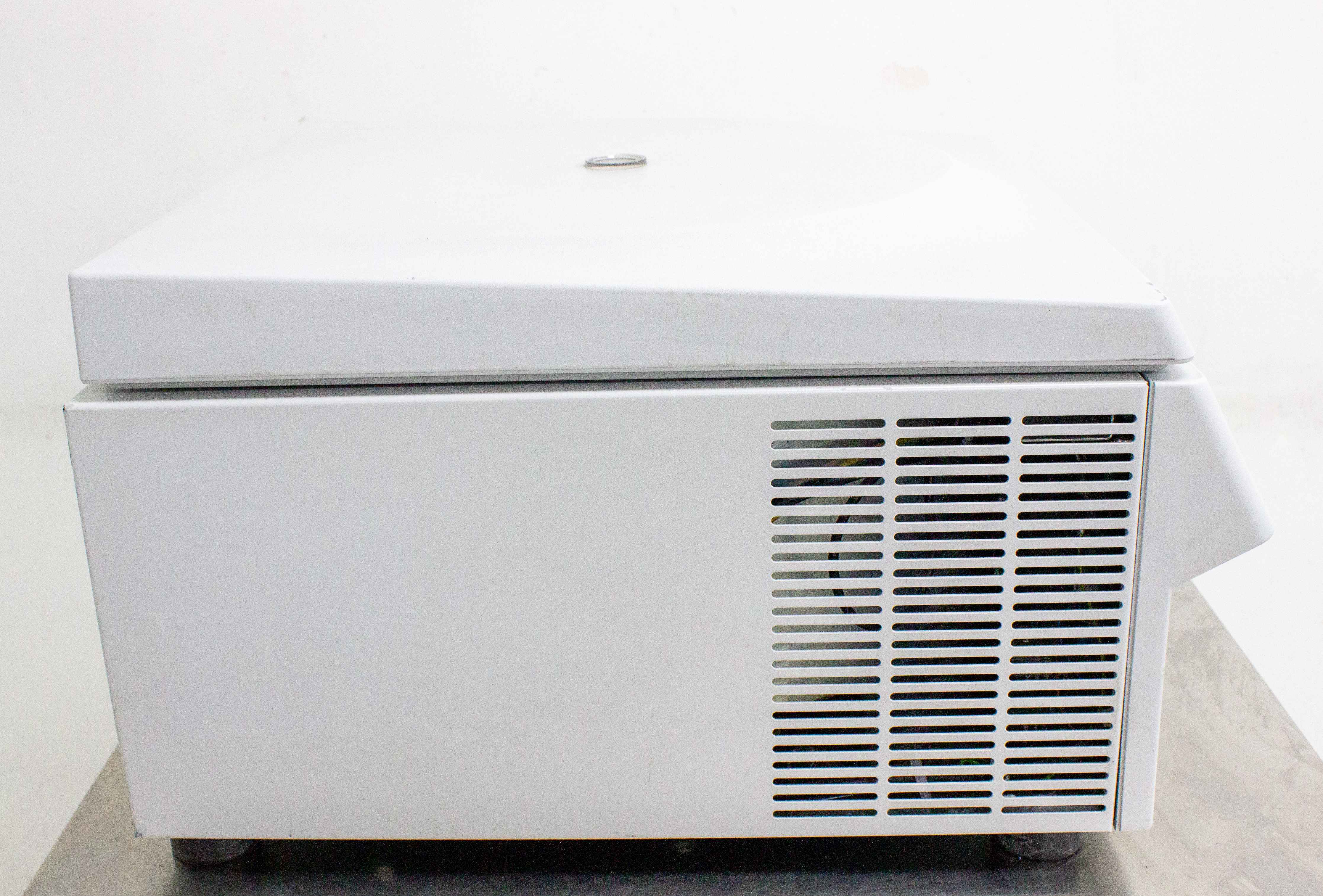 Eppendorf 5810 Benchtop Centrifuge Medium-High Throughput 14000 RPM Used