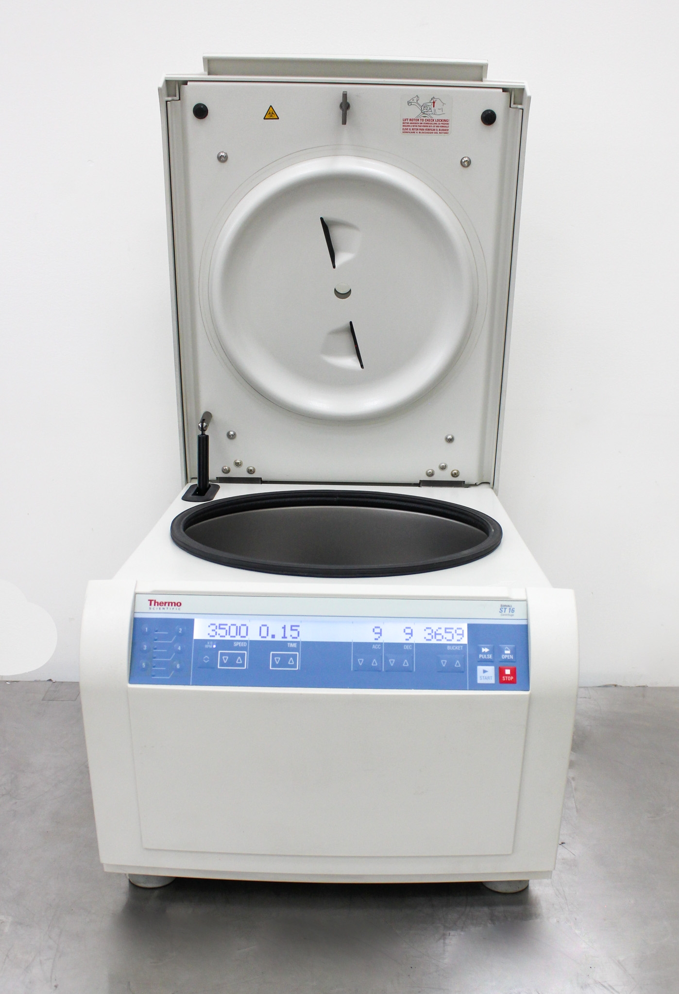 Thermo Sorvall ST 16 Benchtop Centrifuge 120V w/ Rotor Cell/Clinical Use